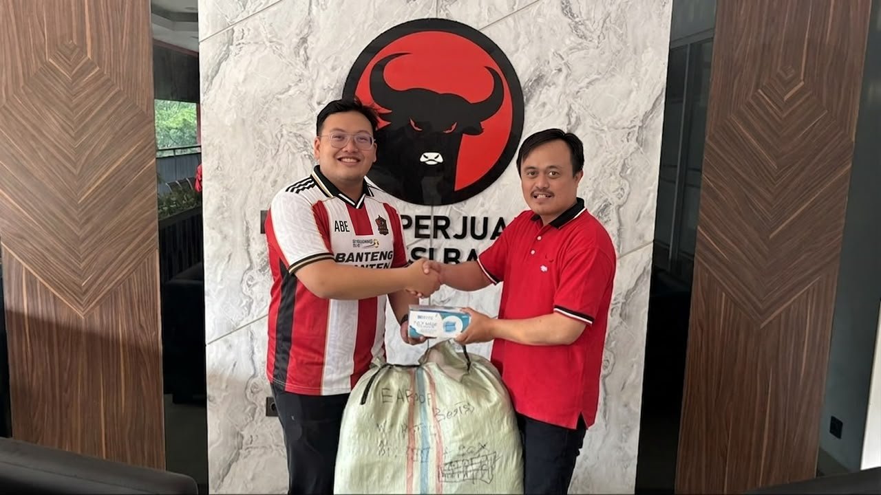 Tim Banteng Banten bersama Abraham Garuda Laksono menyalurkan 5.000 masker untuk masyarakat di tengah erupsi Anak Krakatau.
