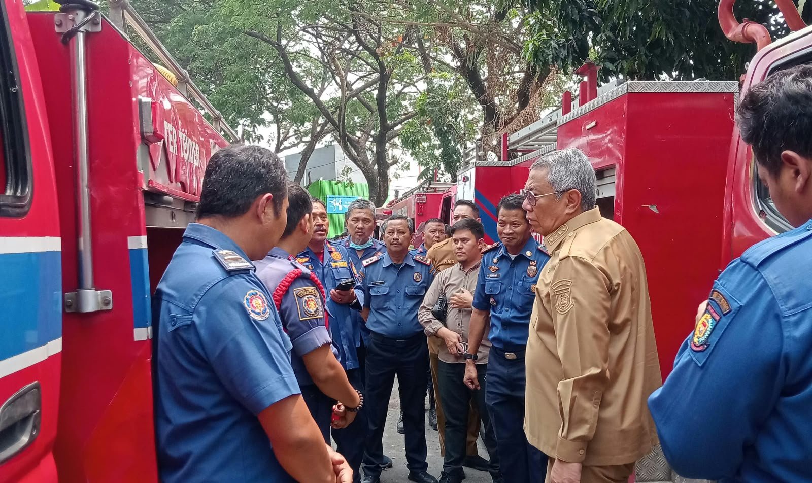 Damkar Tangsel hanya memiliki enam dari 16 mobil pemadam dalam kondisi prima. Peremajaan armada akan dilakukan bertahap.