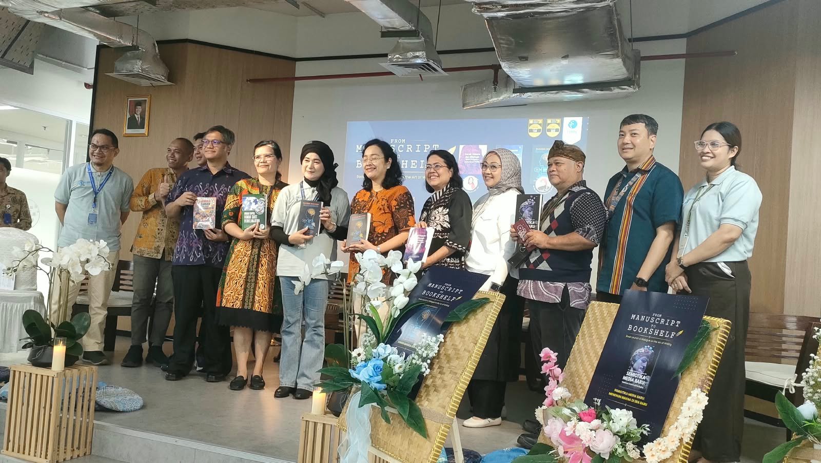 UMN meluncurkan enam buku karya akademisi yang membahas AI, jurnalistik, komunikasi, sejarah, kesehatan, hingga semiotika media baru.