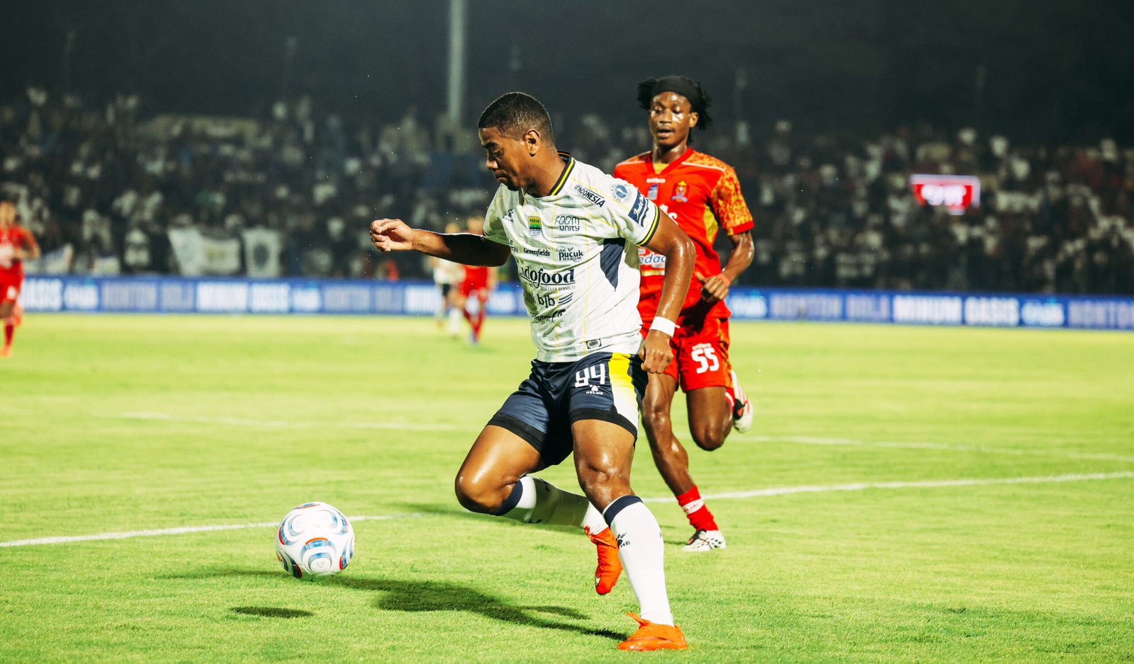 Persib vs Persijap berakhir 2-1. Maung Bandung bangkit setelah tertinggal dan membawa pulang tiga poin dari Jepara.