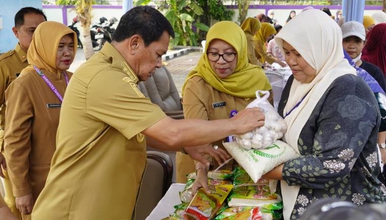 Warteksi Gemilang Triwulan III digelar di dua lokasi Tangerang dengan menyediakan sembako bersubsidi untuk masyarakat.