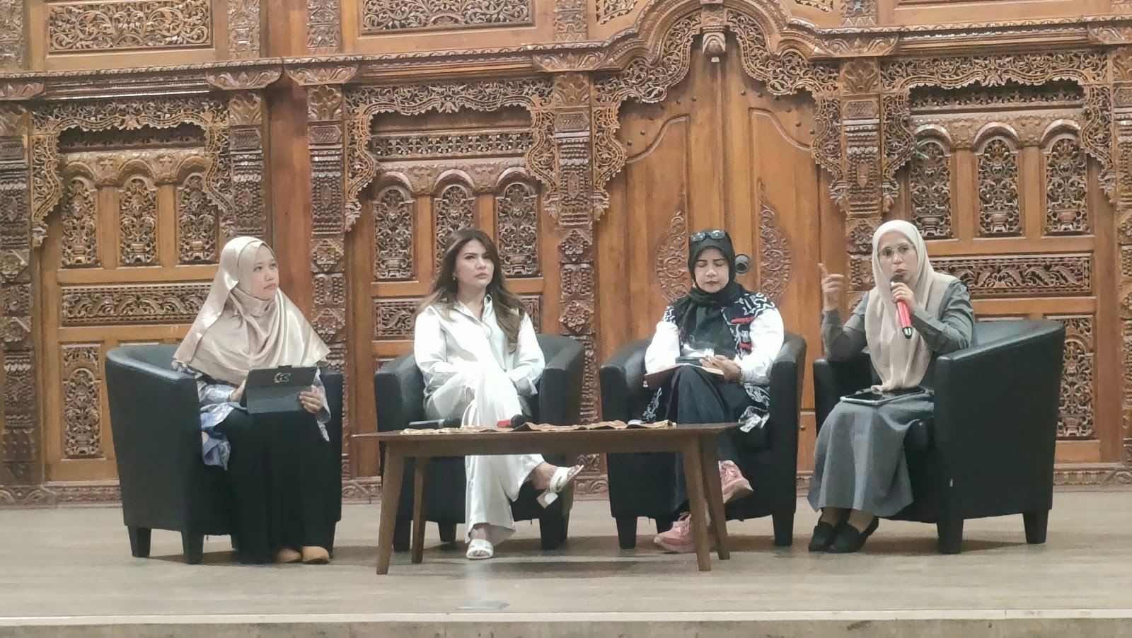 BLU Women’s Journey 2026 mengangkat perjalanan perempuan, tantangan budaya patriarki, keberanian bersuara, dan pentingnya kemandirian.