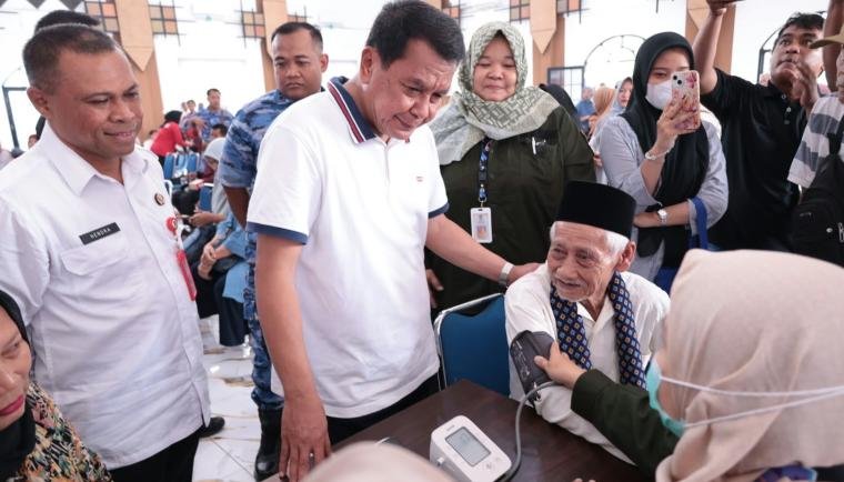 CKG Kabupaten Tangerang mencapai 2,04 juta peserta, melampaui target nasional dan provinsi melalui pemeriksaan kesehatan gratis.