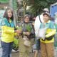 DLH Tangsel Edukasi Warga Pilah Sampah Lewat Penukaran Botol Plastik dengan Bibit