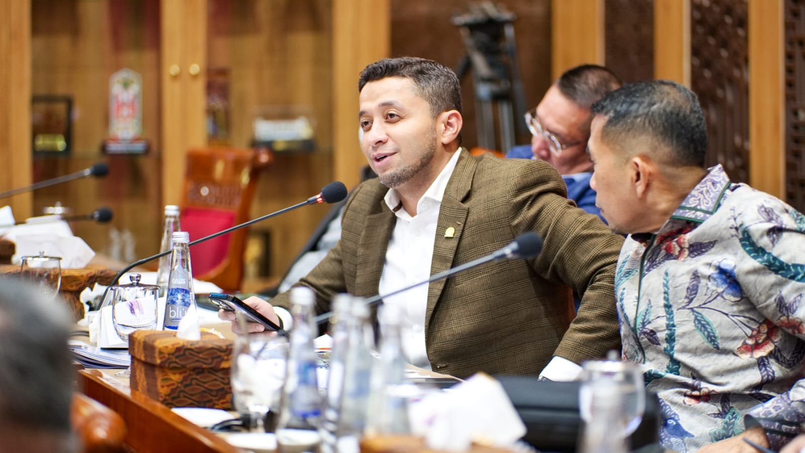 Habib Idrus mendorong BI dan OJK mengantisipasi dampak regulasi ketenagakerjaan terhadap kredit pekerja, daya beli, dan stabilitas keuangan.
