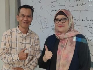 Ketika Belajar Teori Komunikasi, Kita Sebenarnya Sedang Belajar Cara Manusia Memandang Manusia