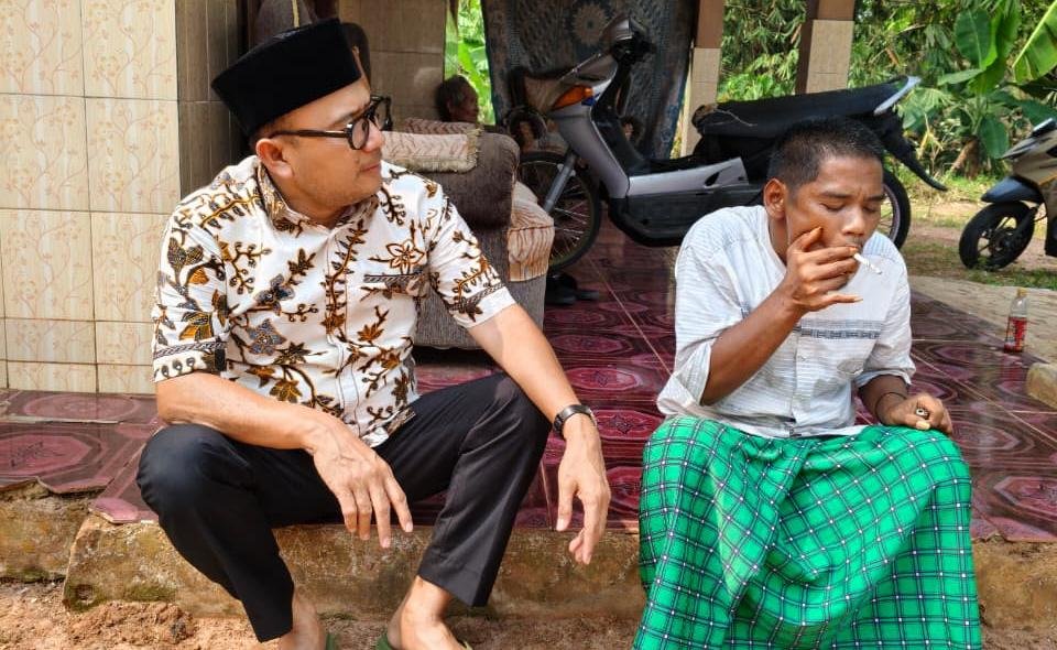 H. Ahmad Imron dampingi keluarga rentan di Cisoka, membuka akses penanganan bagi anak dengan gangguan kejiwaan menuju kehidupan lebih layak.