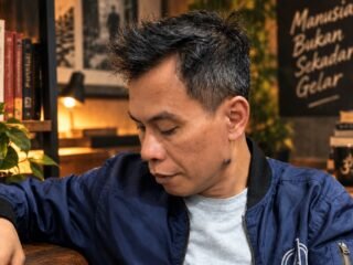 Membaca Kenyataan, Membongkar Paradigma