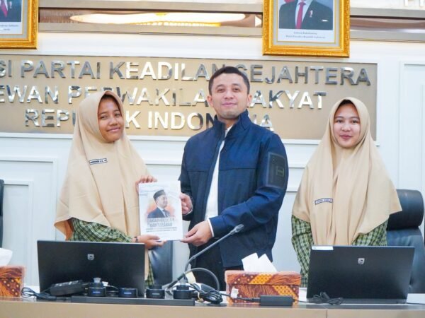 Habib Idrus Ajak Siswa SMA IT Darul Quran Pahami Fungsi DPR dan Jaga Hafalan Al-Qur’an