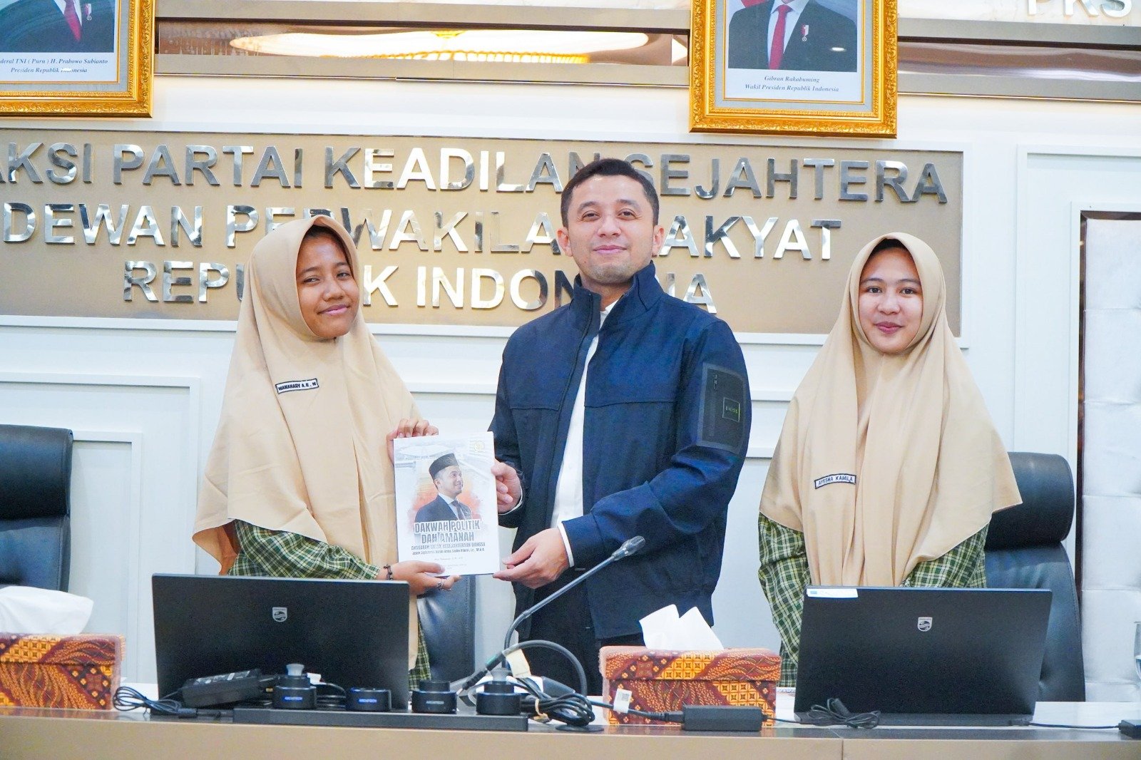 Habib Idrus mengajak siswa SMA IT Darul Quran memahami fungsi DPR, menjaga hafalan Al-Qur’an, dan membangun karakter generasi muda berilmu.