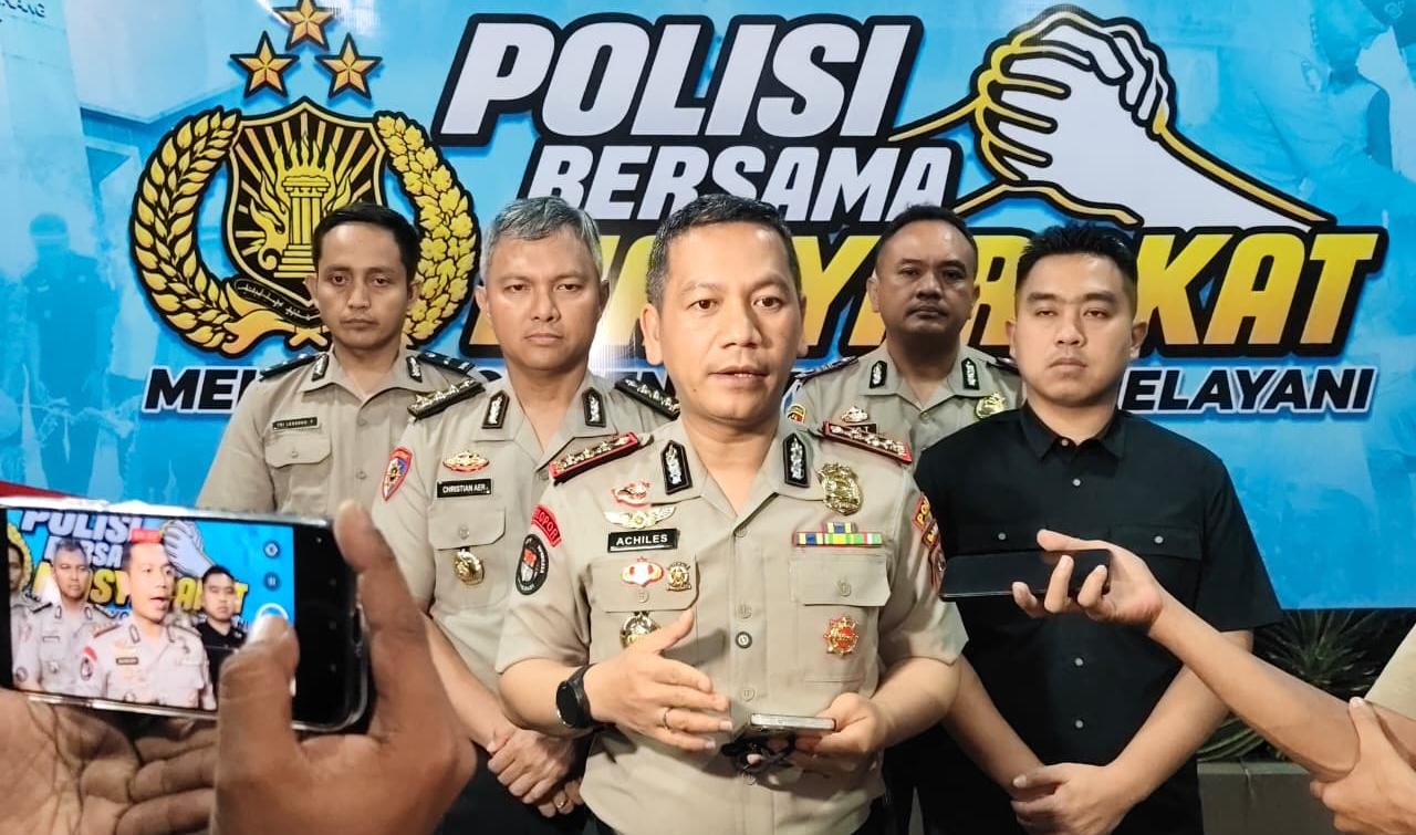 Polda Banten menetapkan AC sebagai tersangka kasus dugaan gangguan ibadah di GKPI Rajeg, Kabupaten Tangerang. Tersangka tidak ditahan.