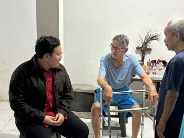 Abe Sambangi Beny, Wujud Kepedulian kepada Warga Bonang yang Rumahnya Roboh Dimakan Rayap