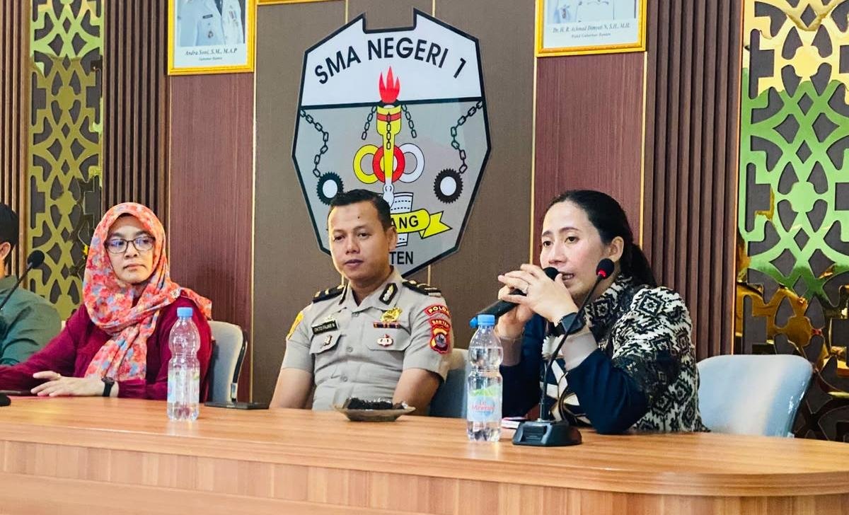 Polda Banten bersama mahasiswa UNTIRTA mengedukasi pelajar untuk mencegah kejahatan siber, hoaks, dan kekerasan digital terhadap perempuan dan anak.