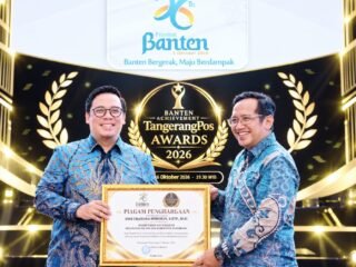 Dwi Chandra Budiman, Sekcam Kelapa Dua yang Raih Penghargaan Tokoh Inspiratif Banten TangerangPos Awards 2026