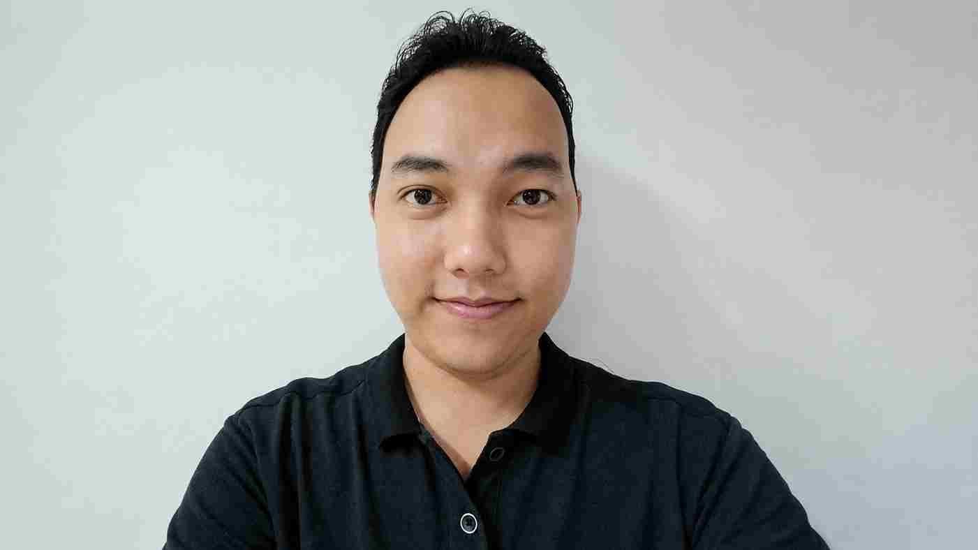 Pesugihan mengalami pergeseran makna di era digital. Endorsement food vlogger dan influencer menjadi strategi promosi untuk mendongkrak popularitas produk.