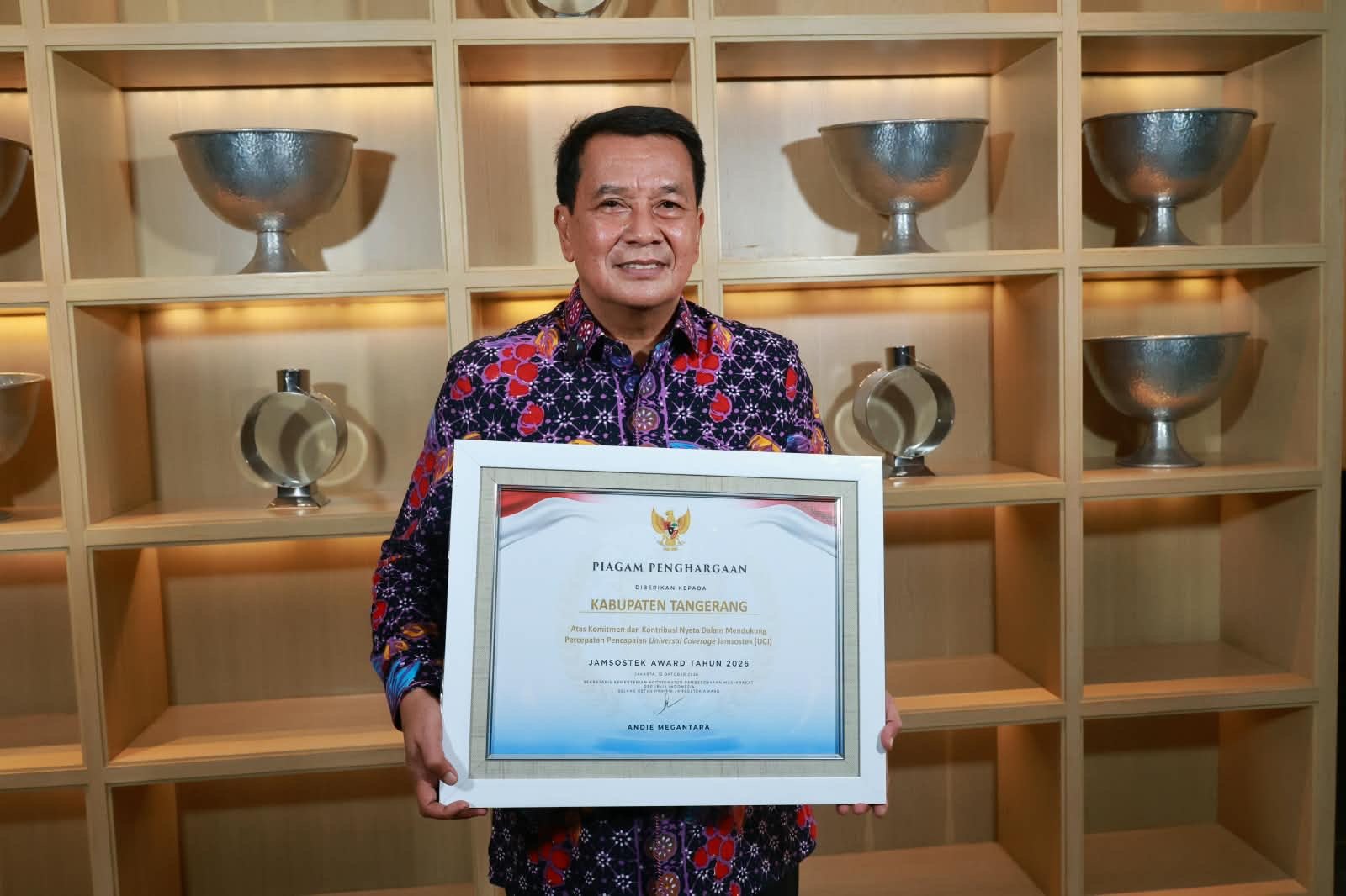 Pemkab Tangerang meraih Jamsostek Award 2026 dan berkomitmen mengalokasikan anggaran tahunan bagi perlindungan pekerja rentan.