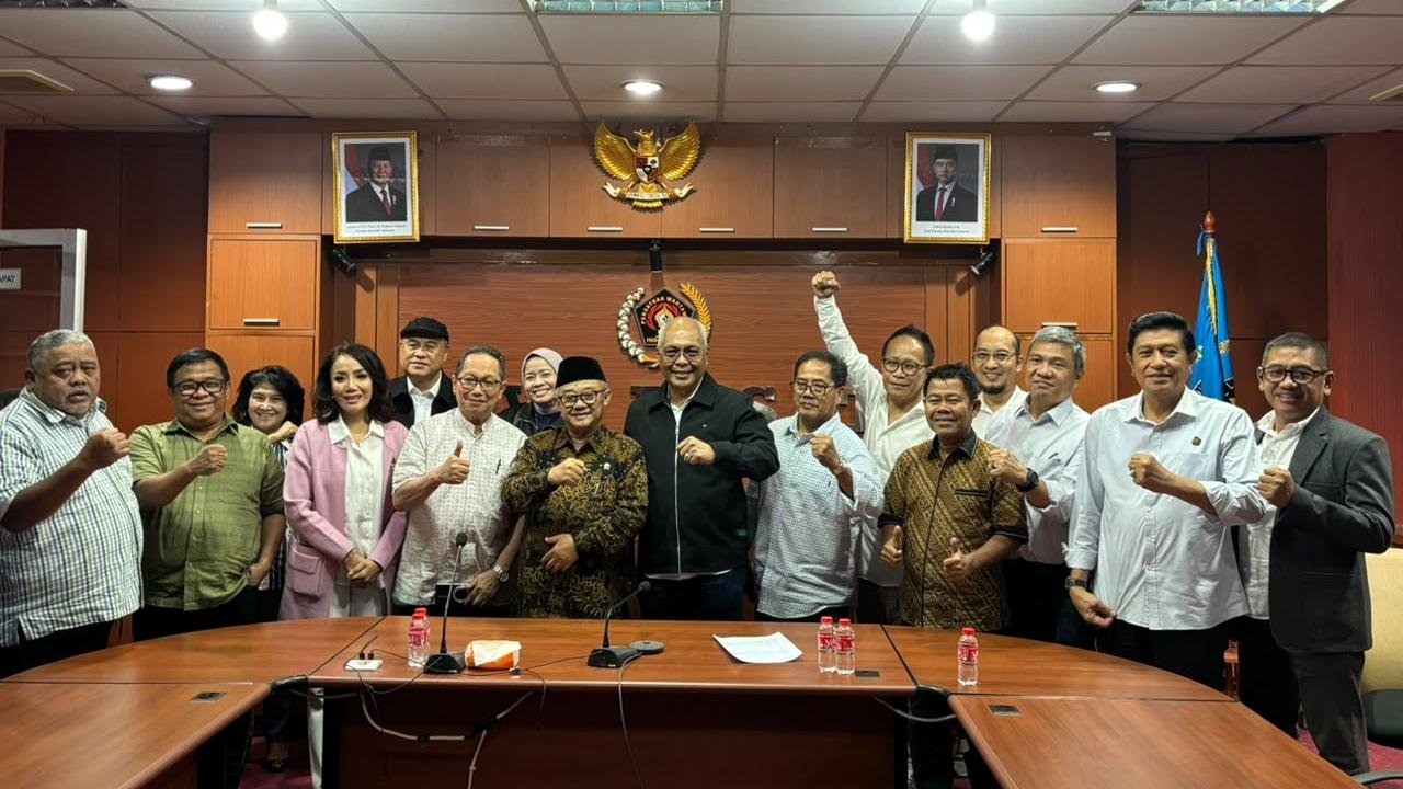 Mendikdasmen Abdul Mu’ti mendorong jurnalistik menjadi ekstrakurikuler sekolah untuk memperkuat literasi dan kemampuan menulis pelajar.