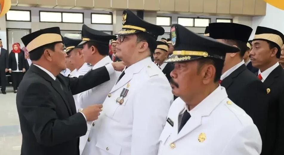 Bupati Tangerang Maesyal Rasyid melantik 362 PNS, dengan 11 camat bergeser dan sejumlah Sekcam mendapat promosi jabatan.