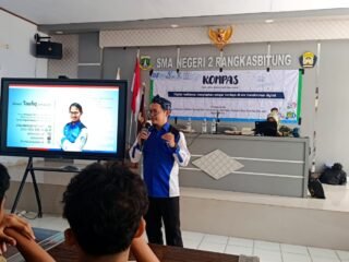 Siswa SMAN 2 Rangkasbitung Antusias Belajar Literasi AI Bersama Relawan TIK Banten