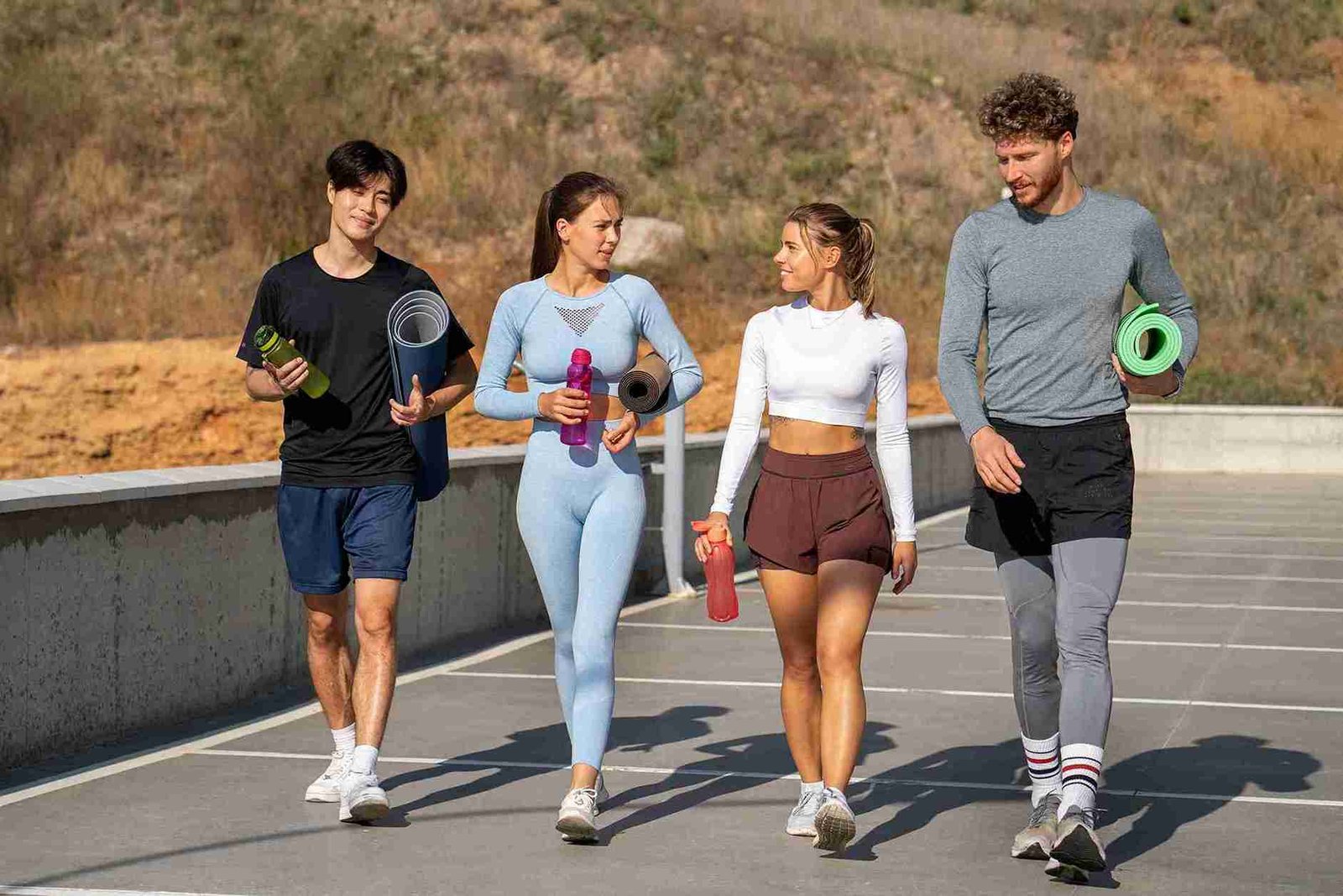 Kenali 6 olahraga favorit Gen Z, mulai dari pilates, yoga, hingga hiking, serta manfaat dan daya tariknya untuk gaya hidup sehat.