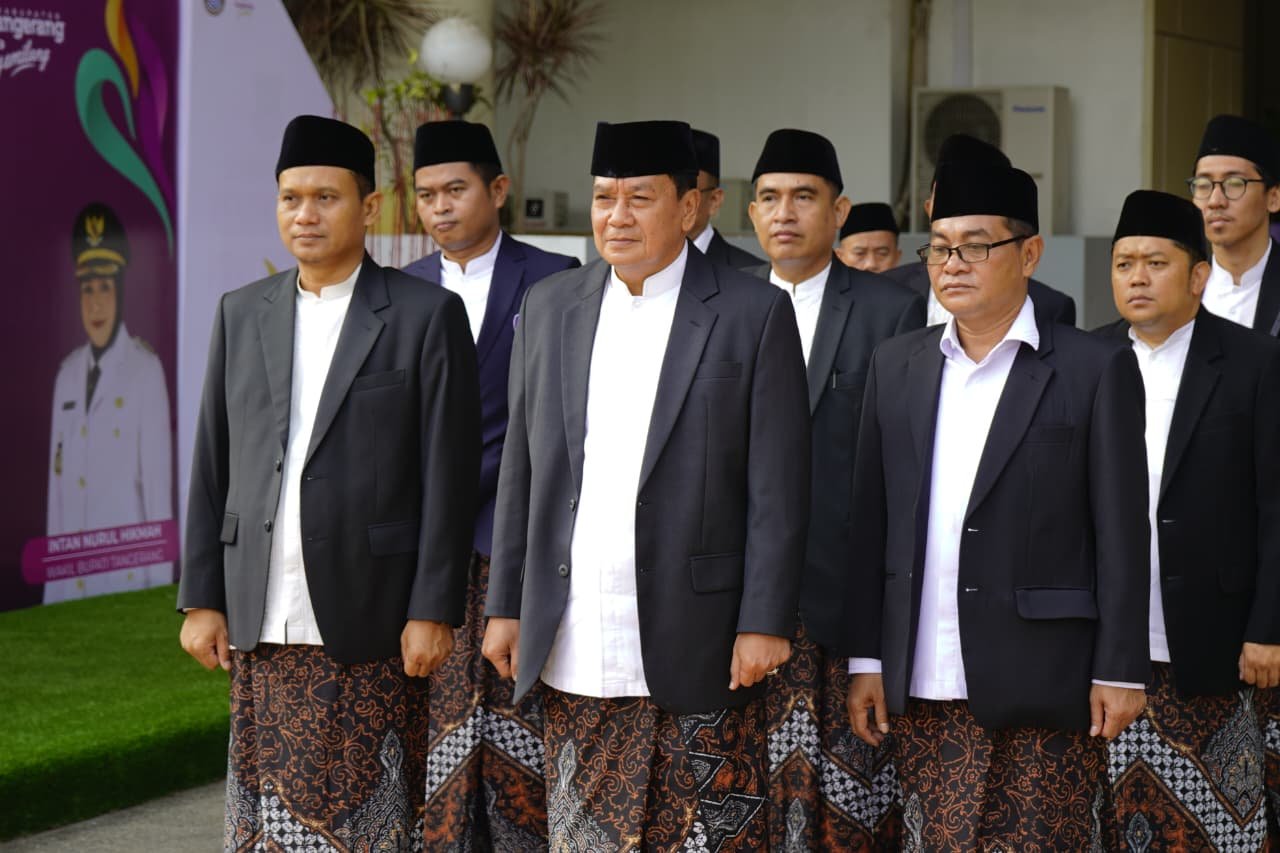 Bupati Tangerang Maesyal Rasyid mengupayakan kuliah gratis bagi guru madrasah dan santri melalui seleksi dan pembahasan anggaran daerah.