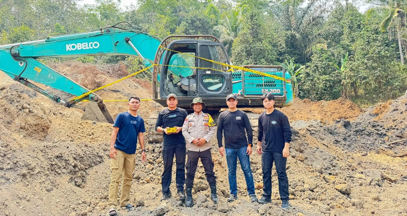 Polda Banten membongkar tambang batu bara tanpa izin di Lebak. Sebanyak 56 ton batu bara telah terjual selama sembilan hari.
