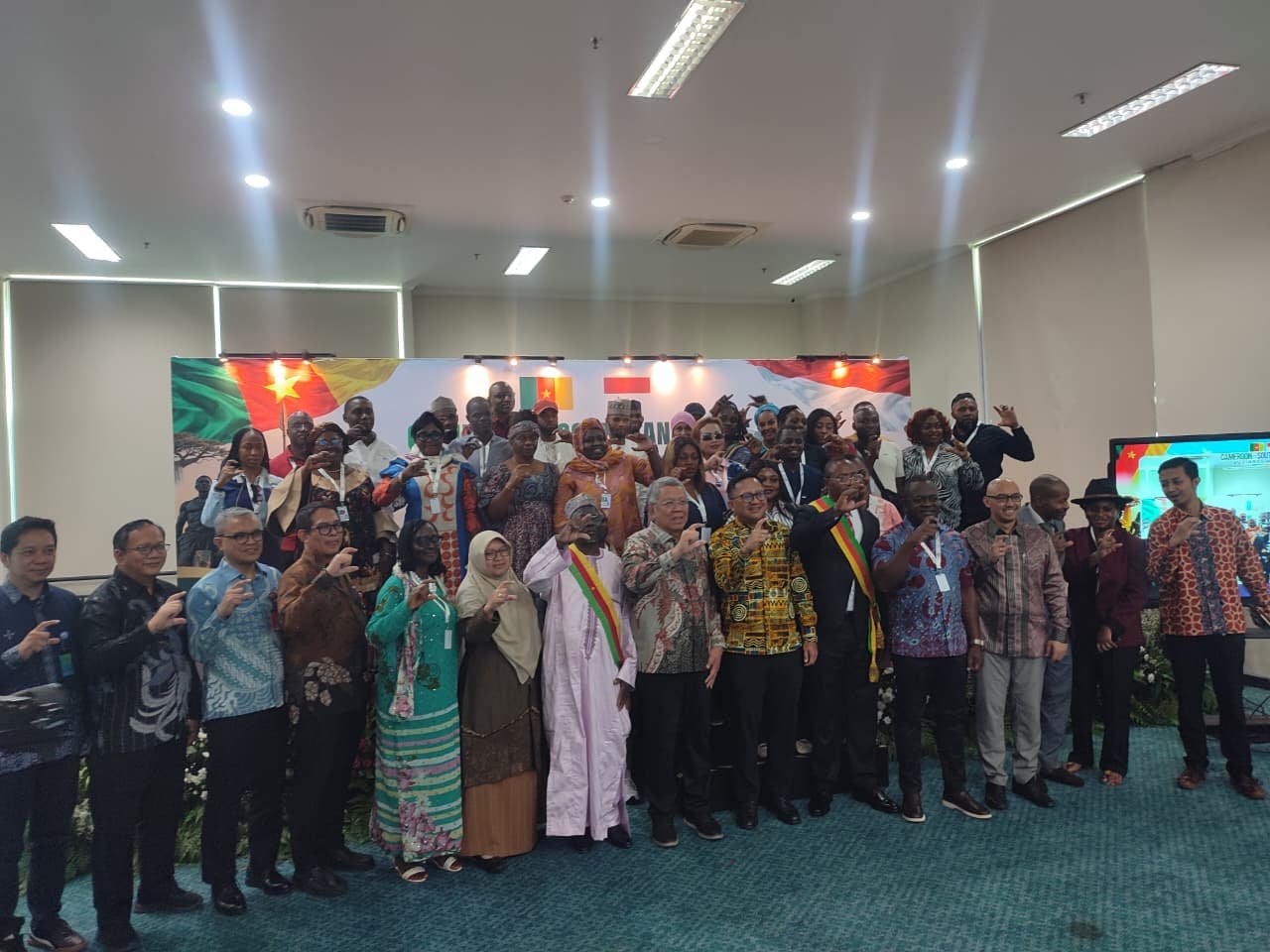 Tangsel memperkenalkan potensi industri kepada delegasi Kamerun, mulai dari UMKM hingga teknologi drone untuk membuka peluang kerja sama.