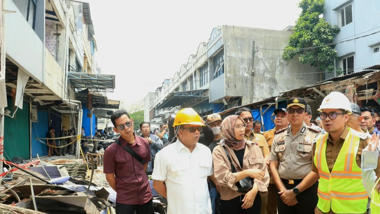 Pemkot Tangsel membahas opsi relokasi pedagang terdampak ledakan Pasar Cimanggis agar aktivitas usaha dapat kembali berjalan dengan aman.