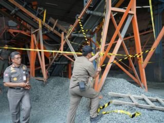 Diduga Ganggu Lingkungan, Perusahaan Pemecah Batu di Karawaci Disegel Satpol PP