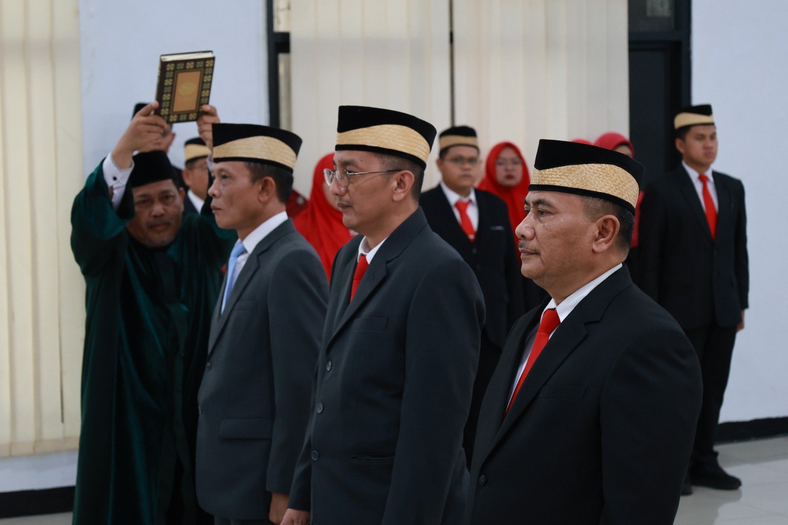 Pemkab Tangerang merotasi tiga pejabat Eselon II sebagai bagian penataan birokrasi dan penyegaran organisasi pemerintahan.