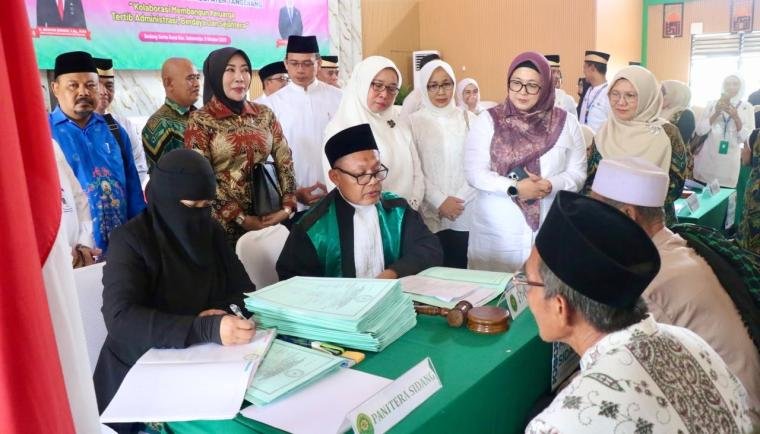 Pemkab Tangerang menggelar sidang isbat nikah terpadu untuk membantu pasangan memperoleh kepastian hukum dan legalitas perkawinan.