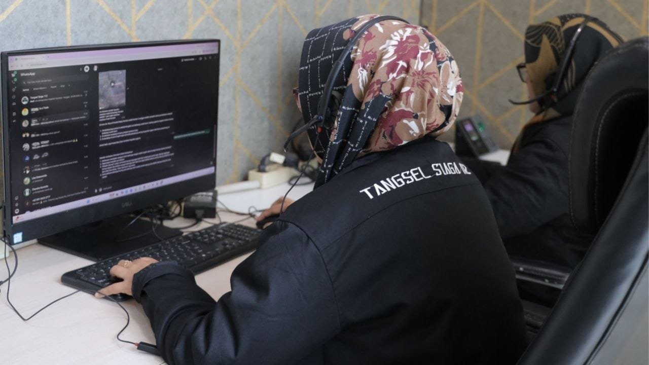 Pemkot Tangsel menghadirkan Tangsel Siaga 112 untuk memudahkan warga melaporkan kebakaran, kecelakaan, hingga pohon tumbang.