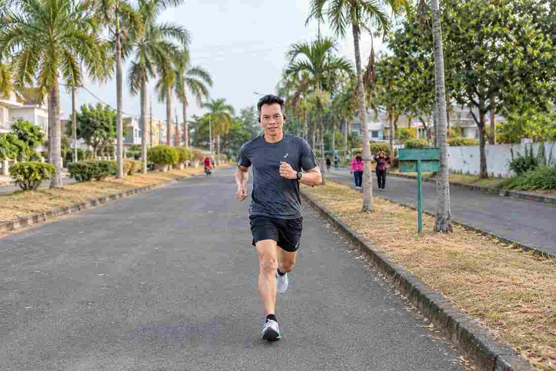 Nikmati akhir pekan berkualitas dengan istirahat, waktu bersama keluarga, aktivitas menyenangkan, dan kebahagiaan dari hal-hal sederhana.